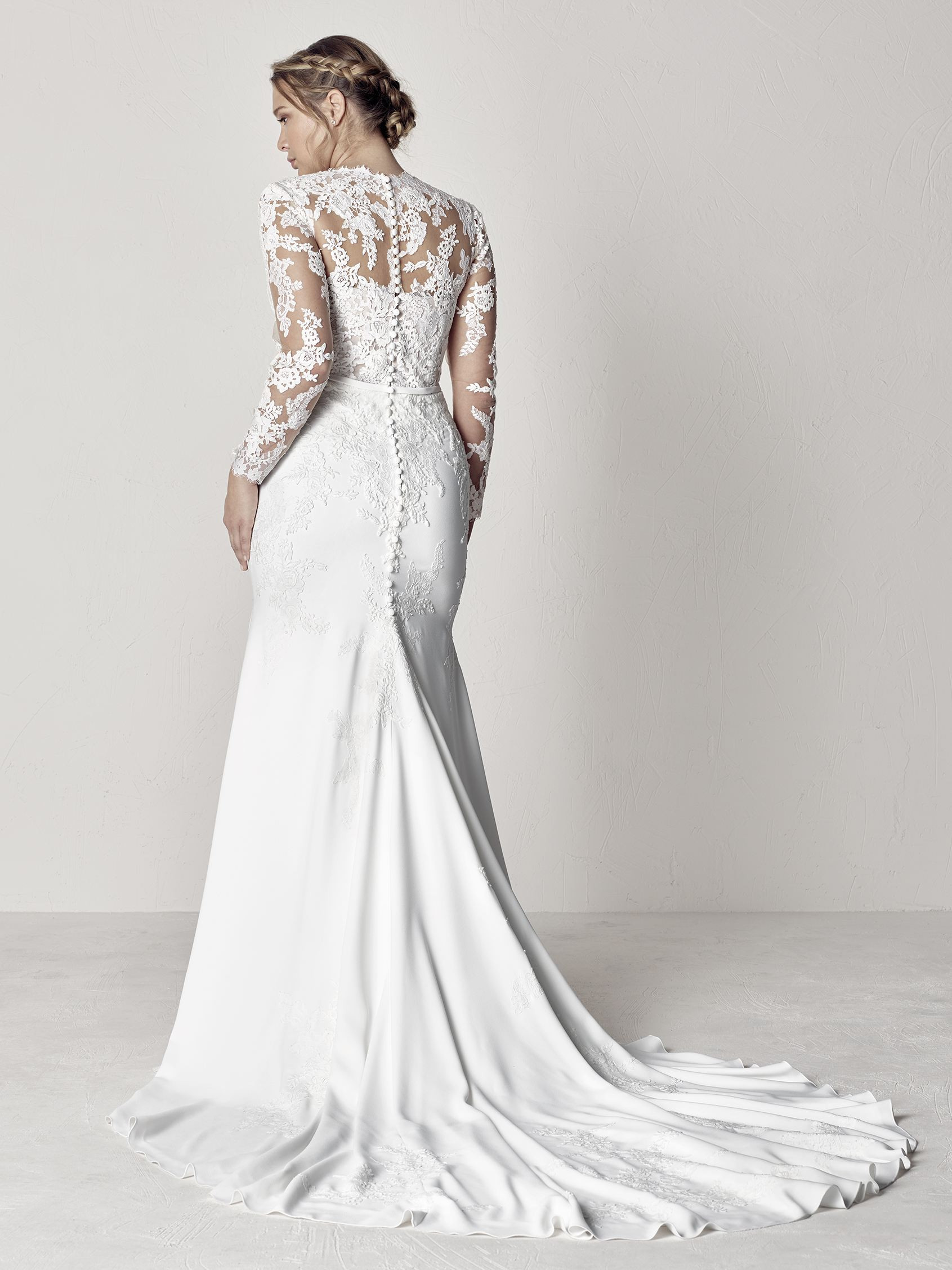 Abito da sposa taglia forte mod Eva collezione Pronovias Plus 2019