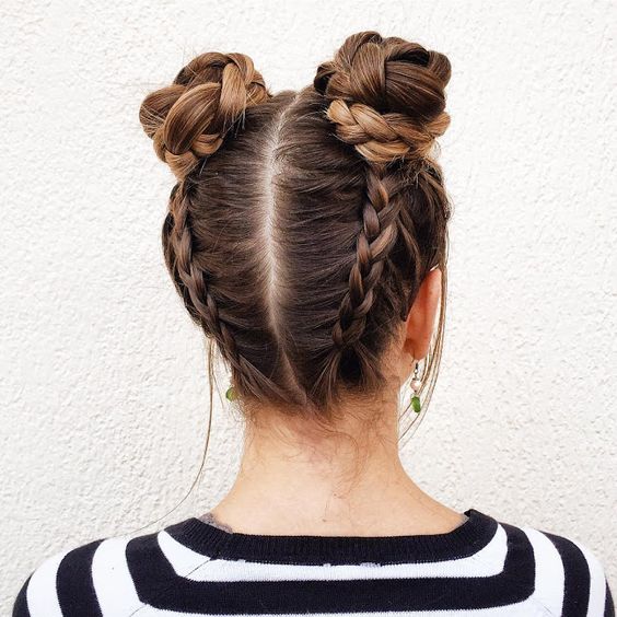 Tendenza moda Double Buns doppi chigno alti