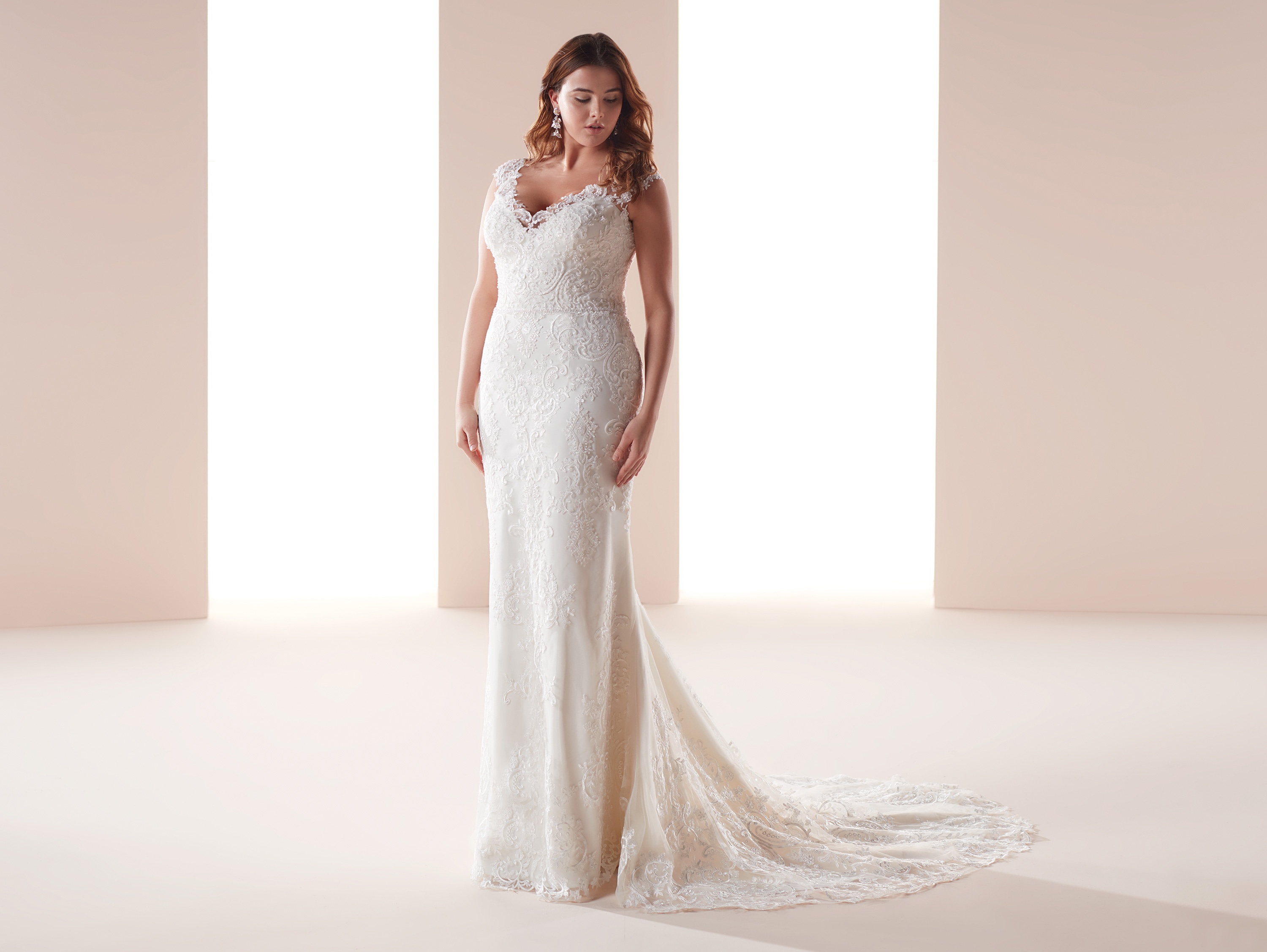 Abito da sposa a sirena in pizzo taglie forti linea Nicole Curvy mod CVAB19712