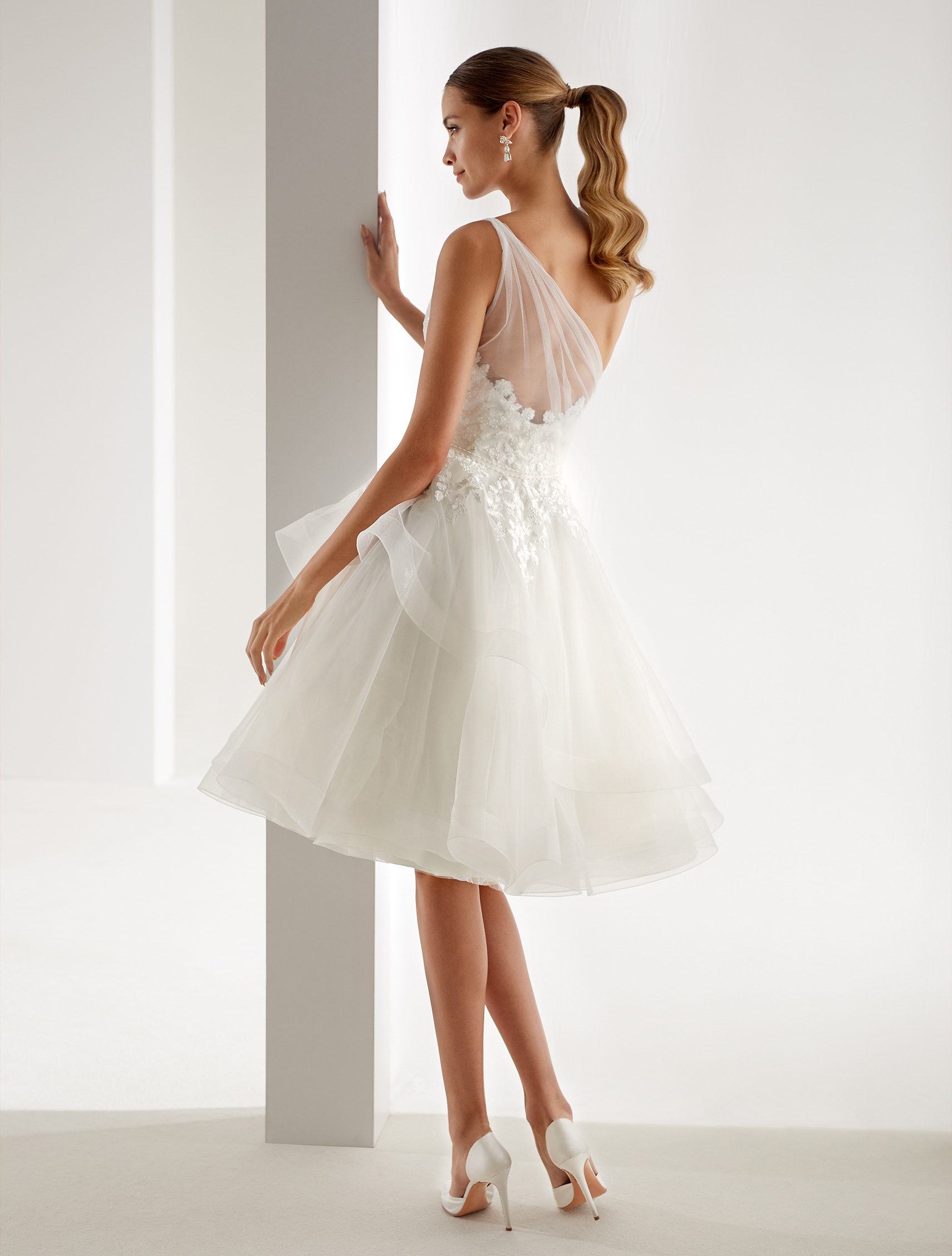 Abito da sposa corto da principessa Aurora by Nicole Spose 2019 foto retro