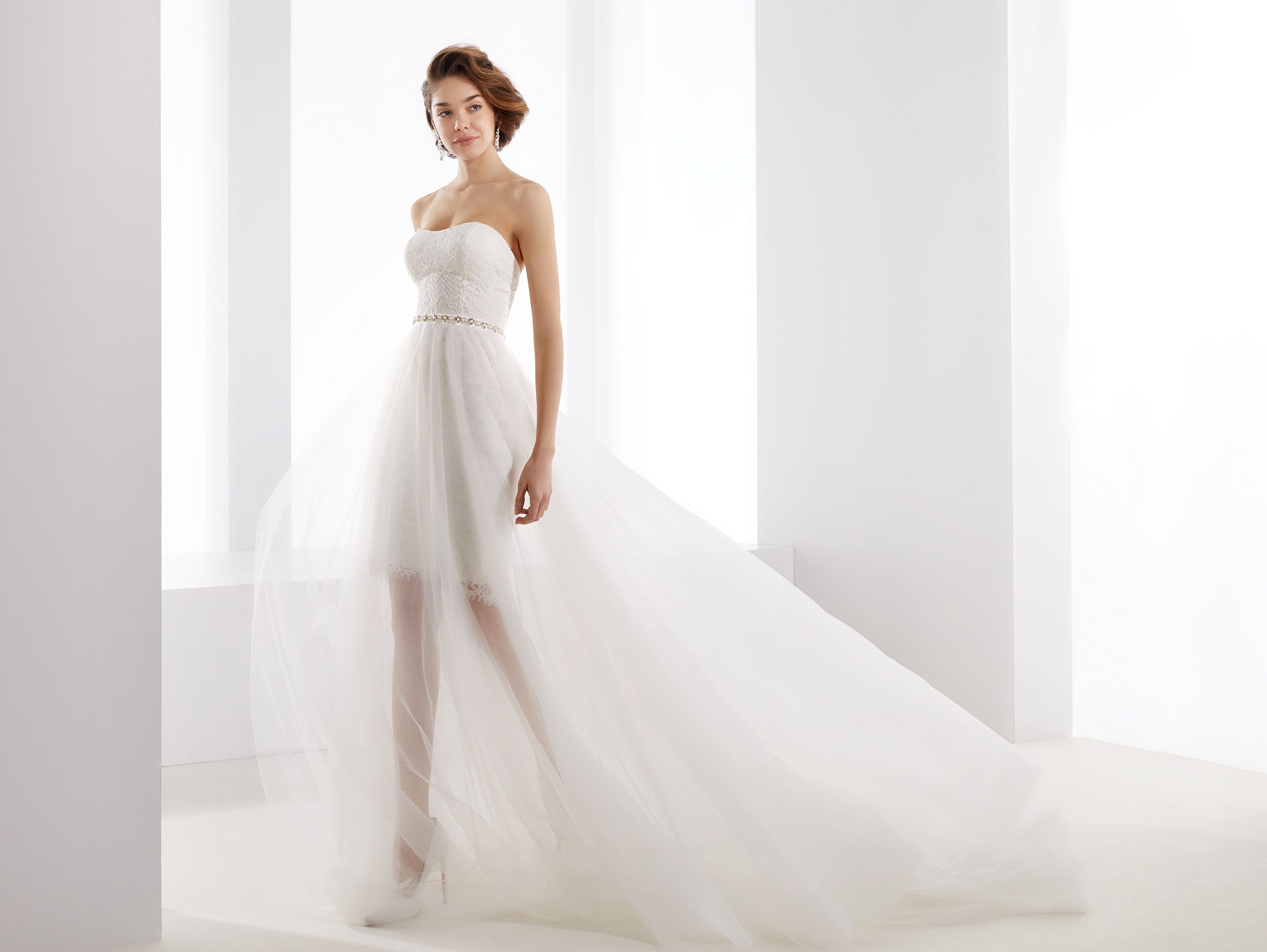 Abito da sposa in pizzo con gonna in tulle staccabile linea Jolies collezione Nicole Spose 2019