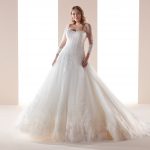 Abito da sposa tagli forti 2019 collezione Nicole Curves mod CVAB19719
