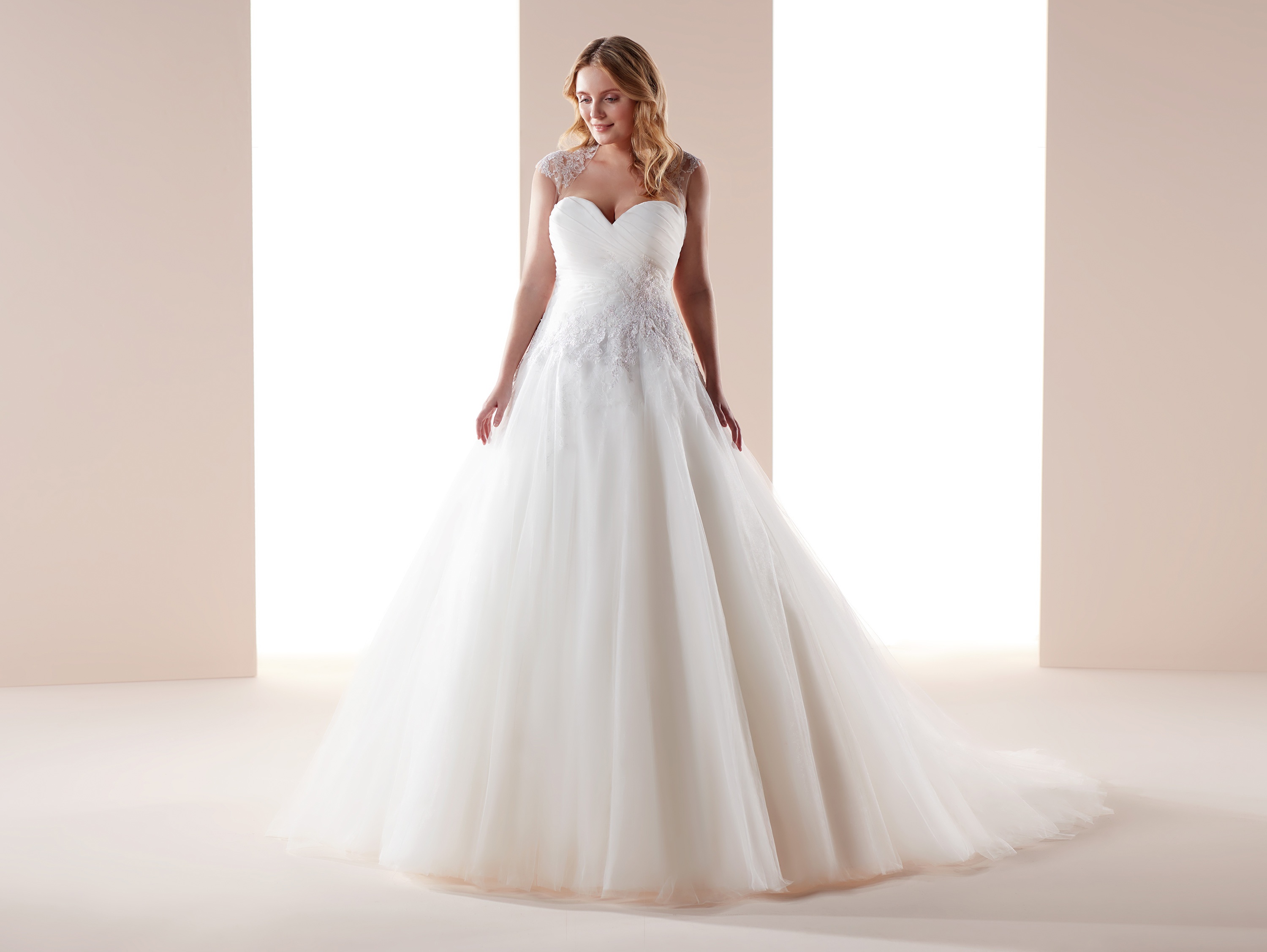 Abito da sposa taglie forti dalla linea ad A mod CVAB19713
