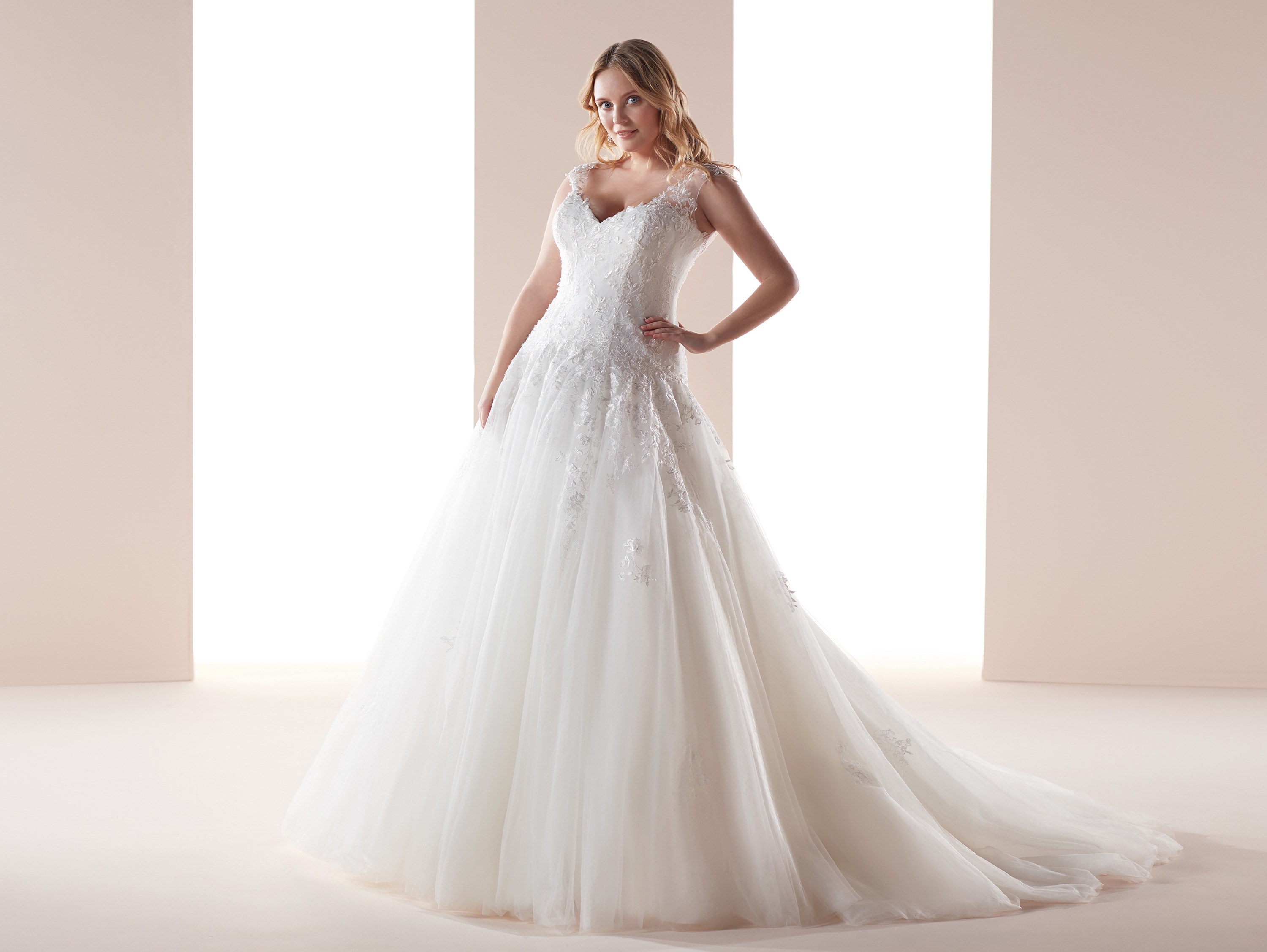 Anito da sposa da principessa Nicole Spose Curves mod CVAB19718