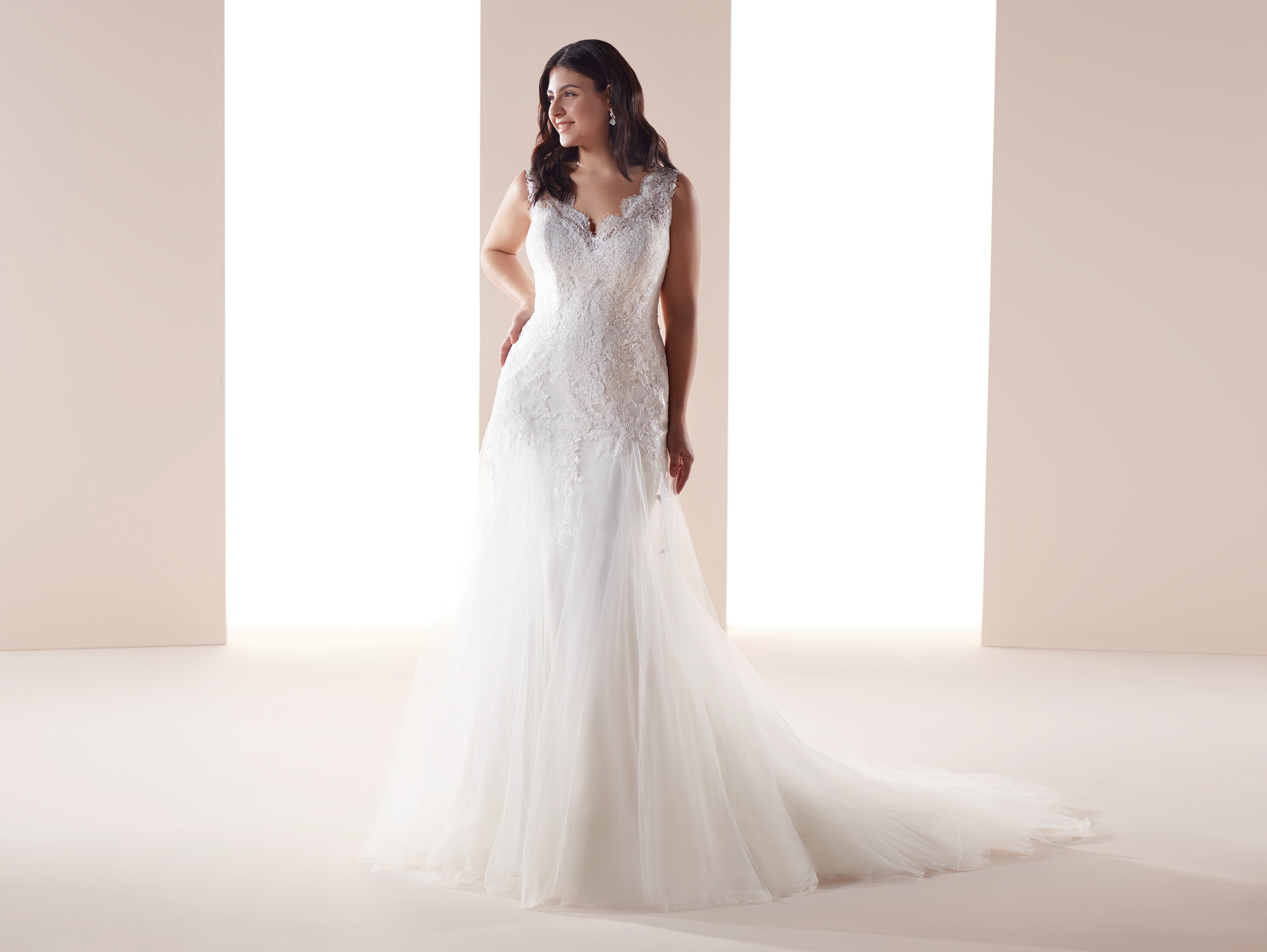 Nicole Spose Curves Abito da sposa 2019 Mod CVAB 19715