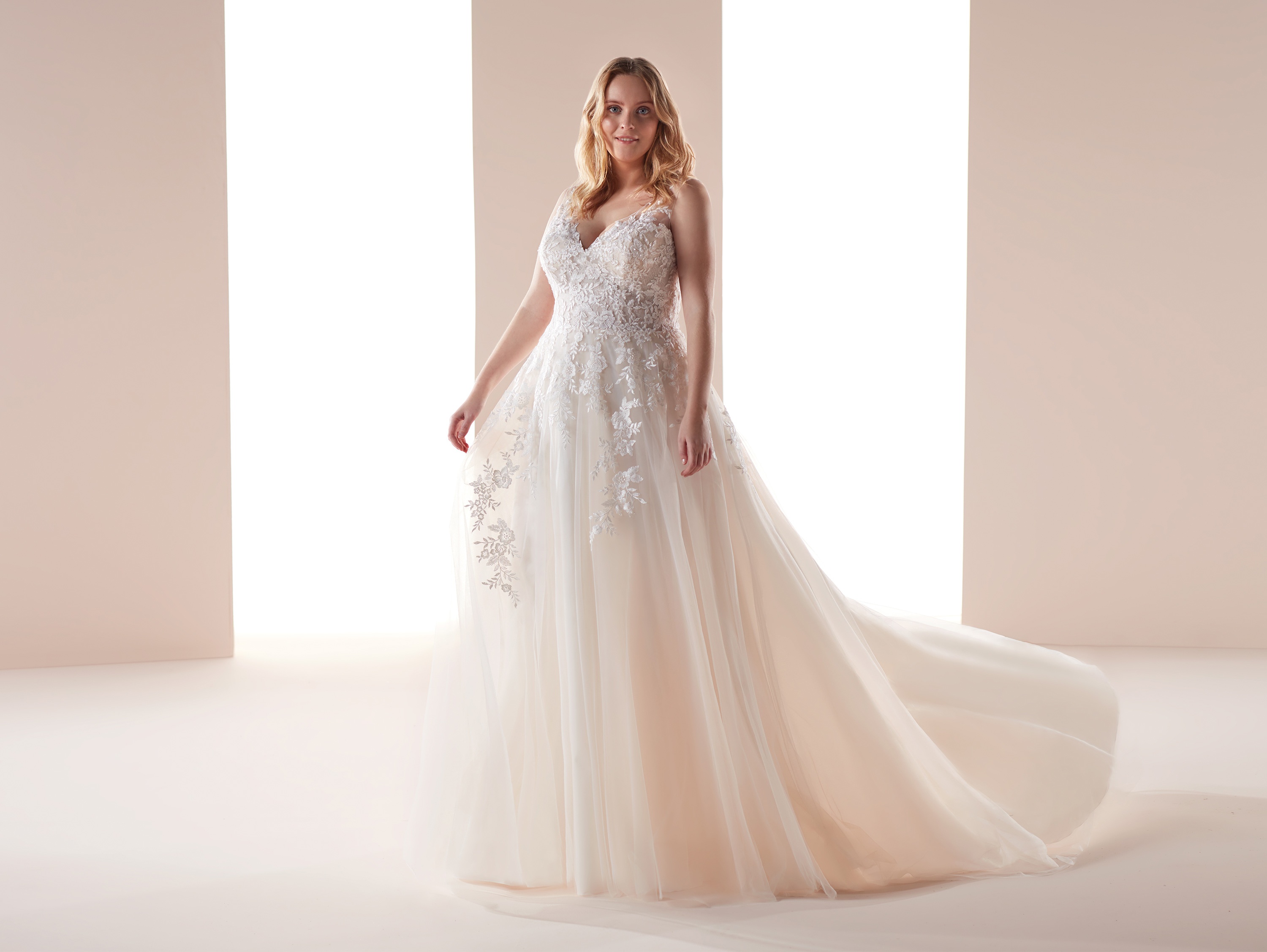 Romantico abiro da sposa taglie comode 2019 Nicole Mod CVAB19703