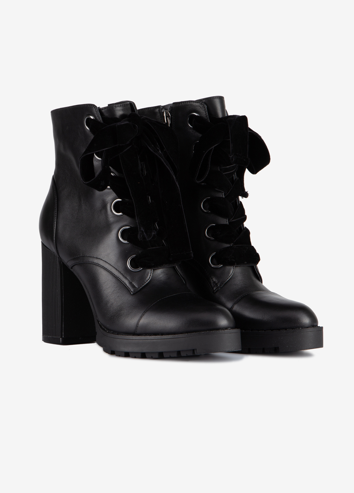 Stivaletti Liu Jo inverno 2018 2019 mod Karen prezzo 199 euro con i lacci in velluto