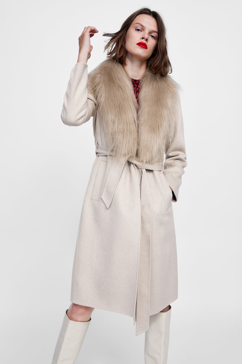 Cappotto con collo di pelliccia ecologica ZARA prezzo 129 euro