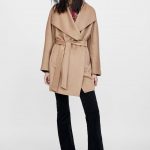 Cappotto corto a vestaglia con cintura ZARA inverno 2019 prezzo 129 euro