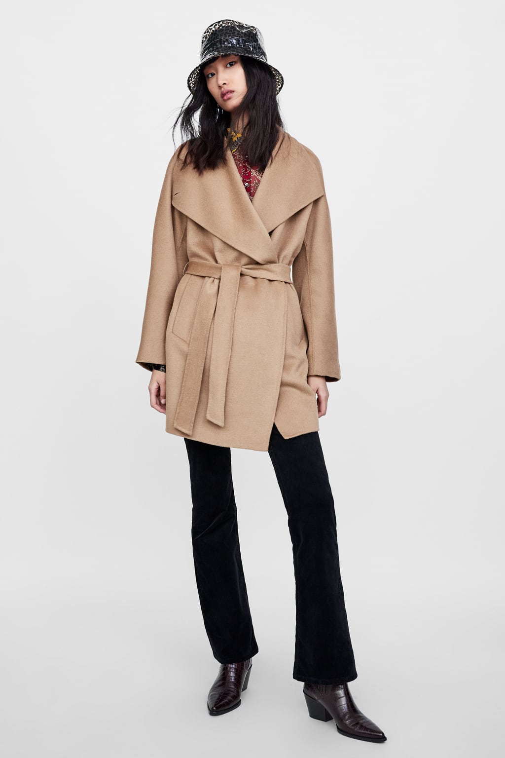 Cappotto corto a vestaglia con cintura ZARA inverno 2019 prezzo 129 euro