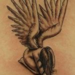 Idea Tatuaggio Angelo con Ali aperte