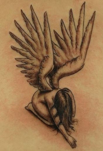 Idea Tatuaggio Angelo con Ali aperte