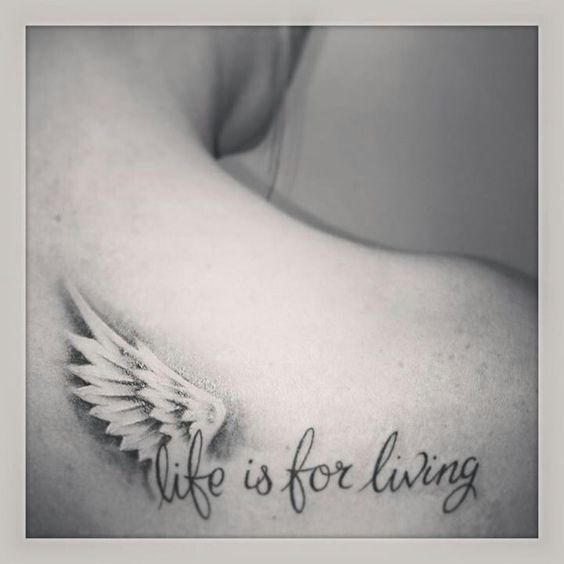 Tatuaggio Ala di angelo con frase in inglese