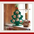 Albero di Natale 2018 Thun in legno con addobbi in ceramica
