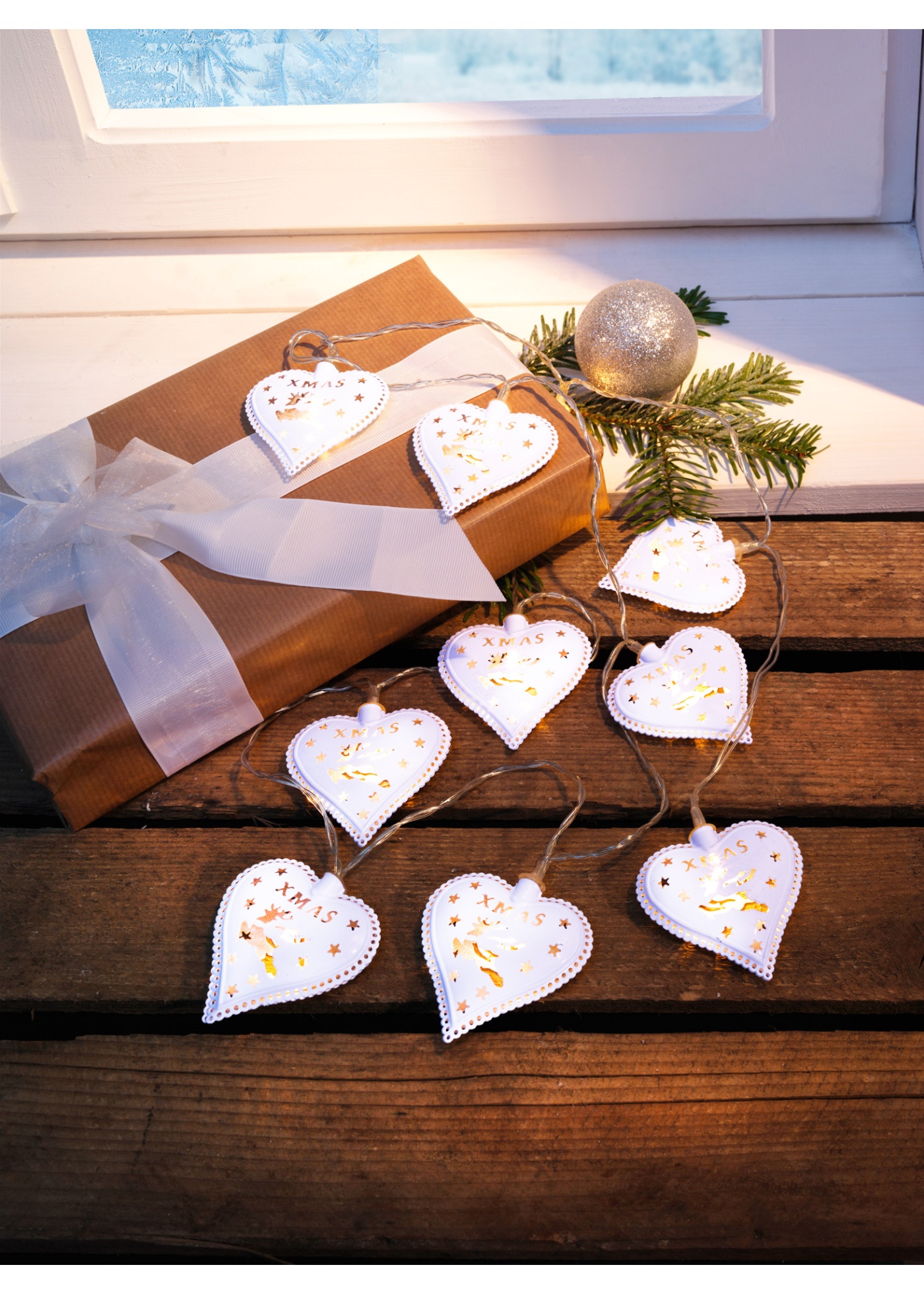 Filo luci Natalizie a Led con cuori traforati