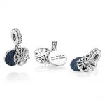 Nuovo Charm Pandora Natale 2018 Auguri Scintillanti