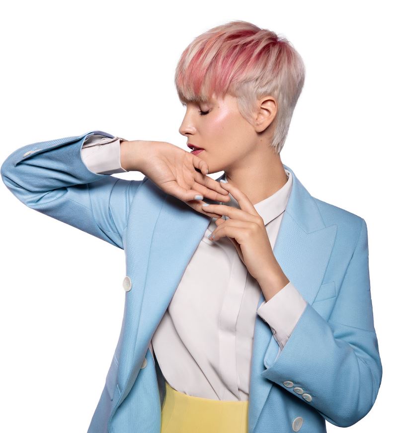 Capelli corti donna con sfumature rosa 2019 by Kin Cosmetics