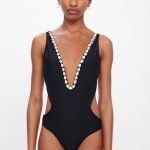 Trikini nero con bordo di conchiglie Zara estate 2019