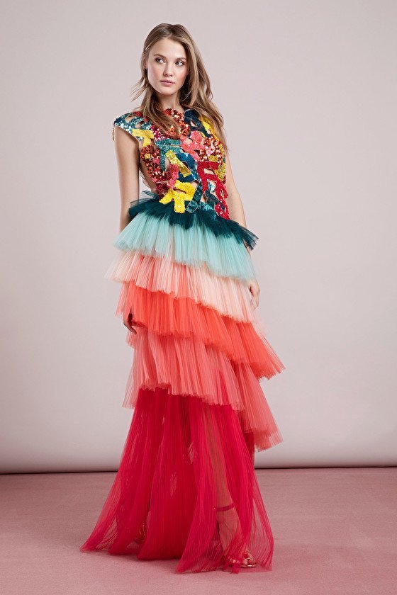 Abito lungo elegante con gonna in tulle a balze Elisabetta Franchi estate 2019