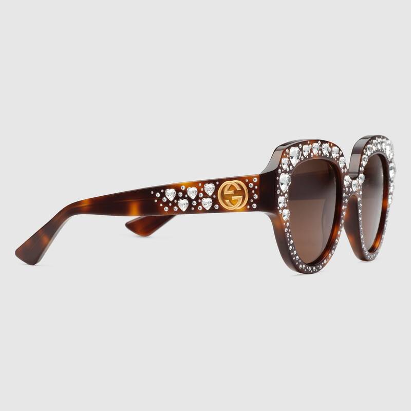 Occhiali da sole Gucci con cuori di cristallo estate 2019