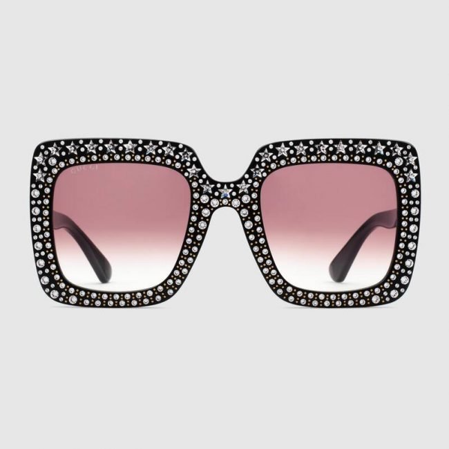Occhiali da sole oversize con stelle cristalli e borchie Gucci estate 2019 Occhiali da sole oversize con stelle cristalli e borchie Gucci estate 2019