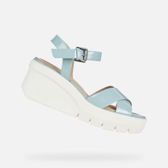 Sandali in vernice con zeppa Geox