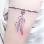 Tatuaggio bracciale cattura sogni sul braccio