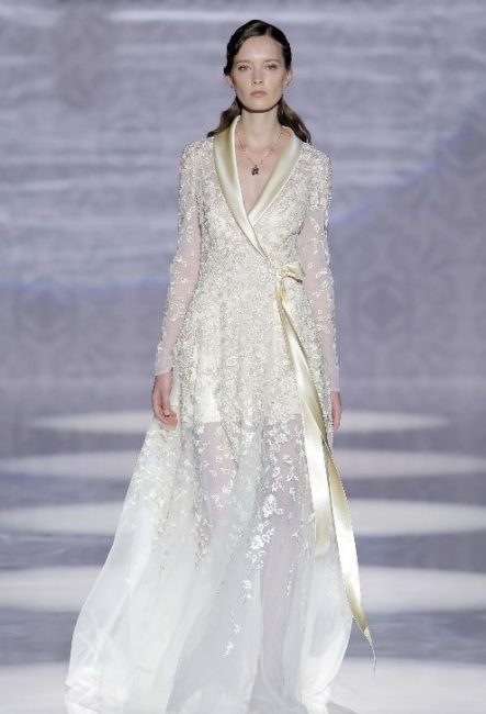 Abito da sposa a vestaglia Carlo Pignatelli 2020 Abito da sposa a vestaglia Carlo Pignatelli 2020