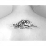 Immagine Tatuaggio onda del mare sulla schiena
