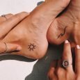 Piccoli tatuaggi onda e sole