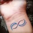 Tatuaggio interno polso infinite wave