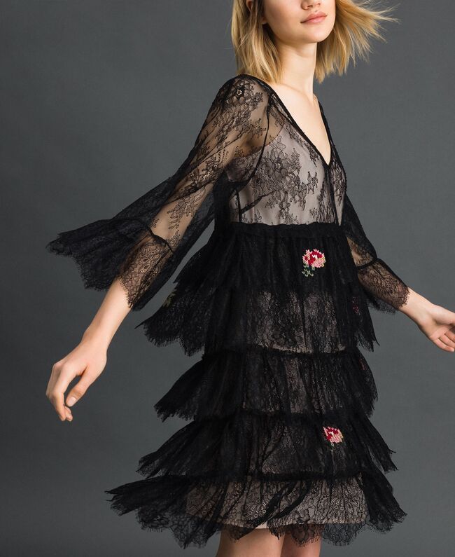 Abito romantico Twin Set in pizzo nero inverno 2019 2020