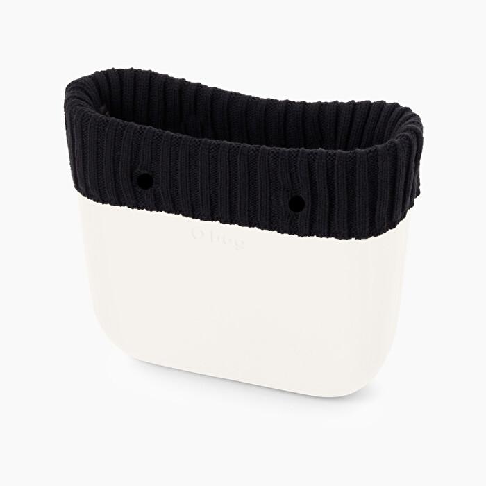 Bordo invernale in lana nera a coste larghe