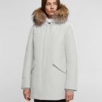 Arctic Parka Woolrich FR donna inverno 2019 2020 prezzo 700 euro colore bianco Moonstone