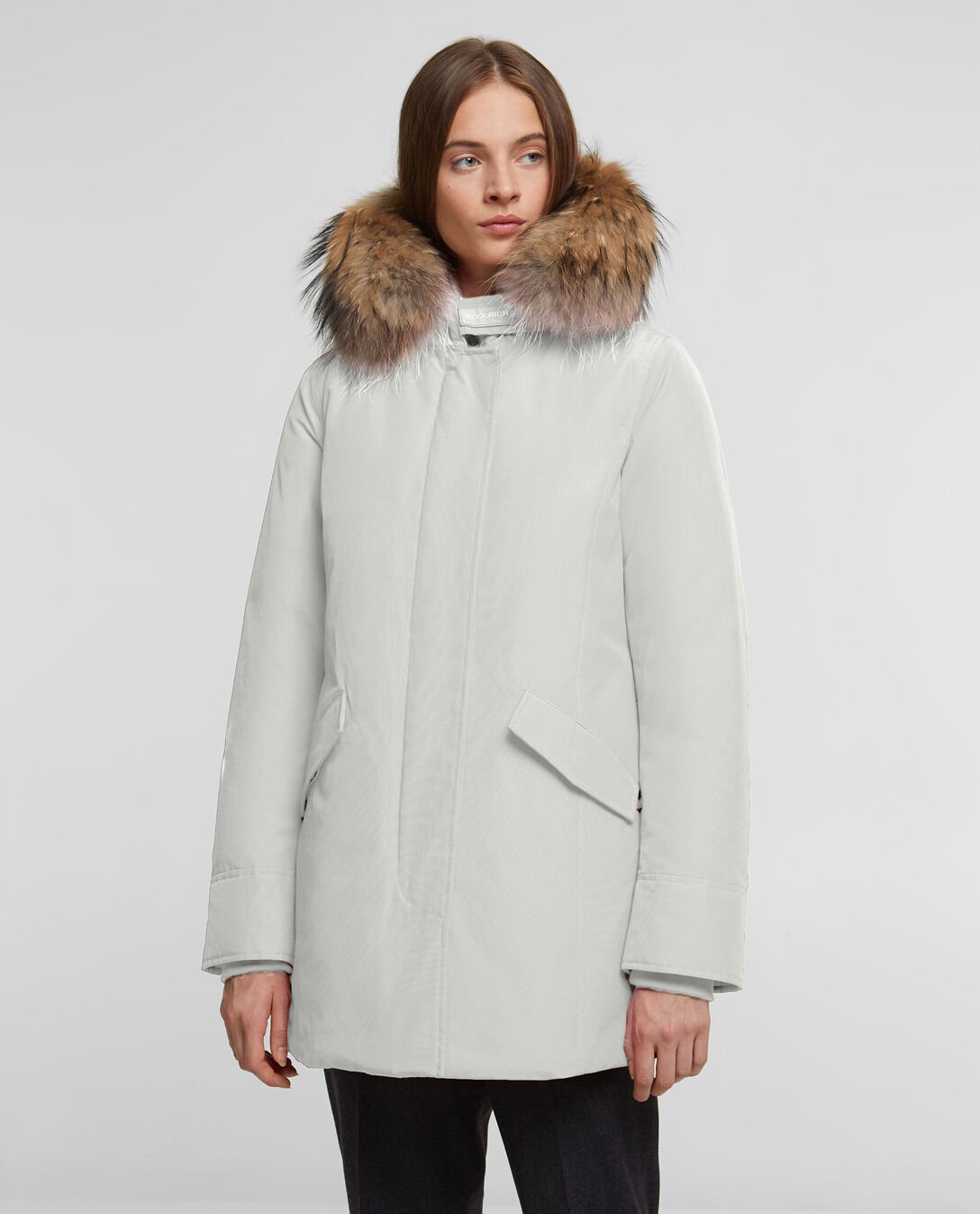 Arctic Parka Woolrich FR donna inverno 2019 2020 prezzo 700 euro colore bianco Moonstone