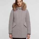 Luxury Arctic Parka Woolrich donna con pelliccia inverno 2019 2020 prezzo 740 euro colore coffee liquer