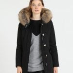 Luxury Arctic Parka Woolrich donna con pelliccia inverno 2019 2020 prezzo 740 euro colore nero
