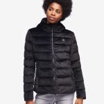 Pumino corto Blauer in velluto nero collezione inverno 2020 prezzo 313 euro