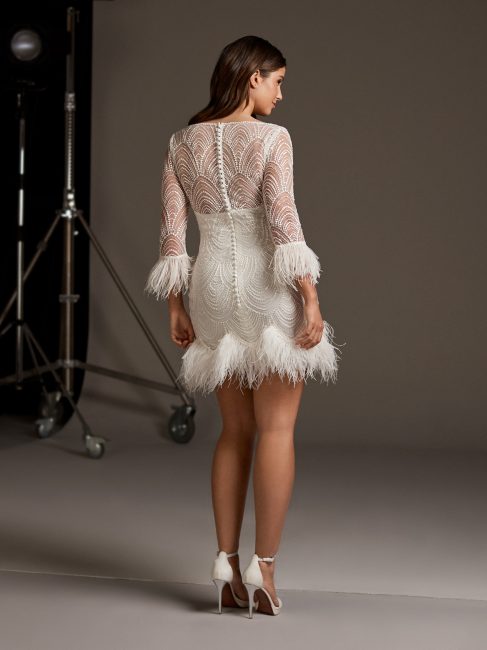 Abito corto da sposa taglie forti Pronovias collezione 2020 retro Abito corto da sposa taglie forti Pronovias collezione 2020 retro
