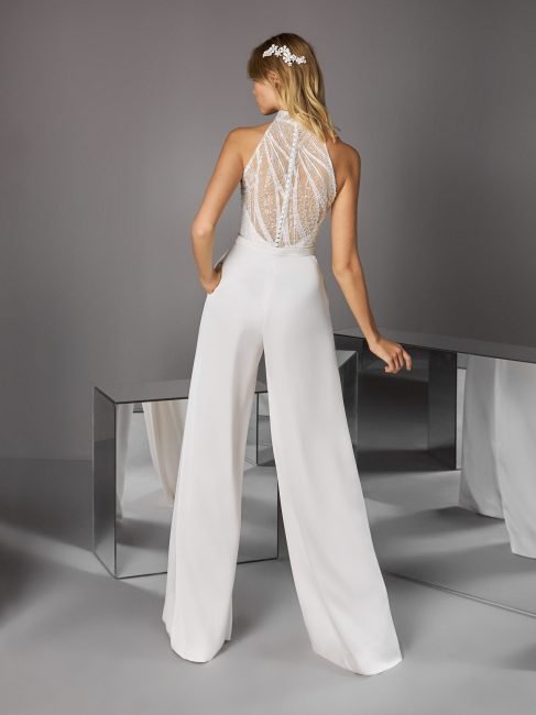 Abito da sposa con pantaloni palazzo in raso Pronovias retro Abito da sposa con pantaloni palazzo in raso Pronovias retro