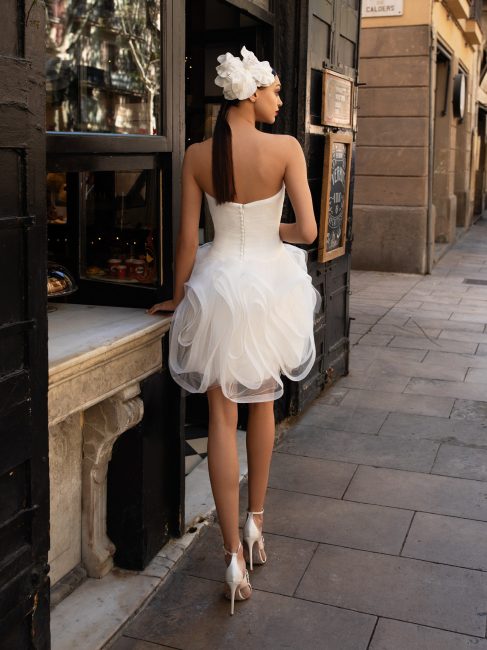 Abito da sposa corto con scollo a cuore retro Pronovias 2020 Abito da sposa corto con scollo a cuore retro Pronovias 2020