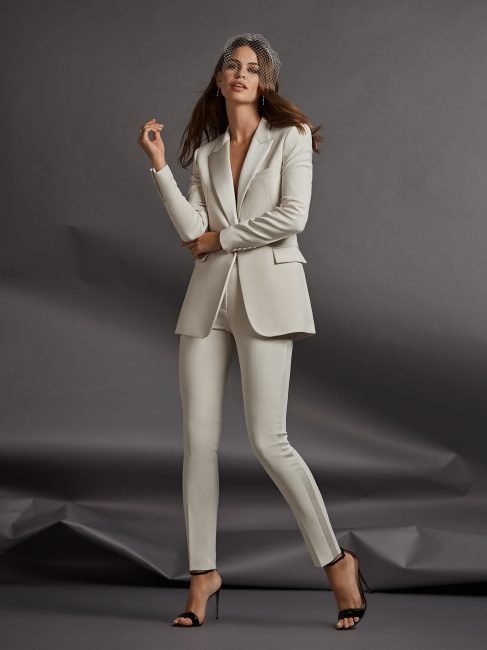 Abito smoking da sposa 2020 Pronovias Abito smoking da sposa 2020 Pronovias