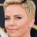 Charlize Theron con capelli cortissimi Oscar 2013