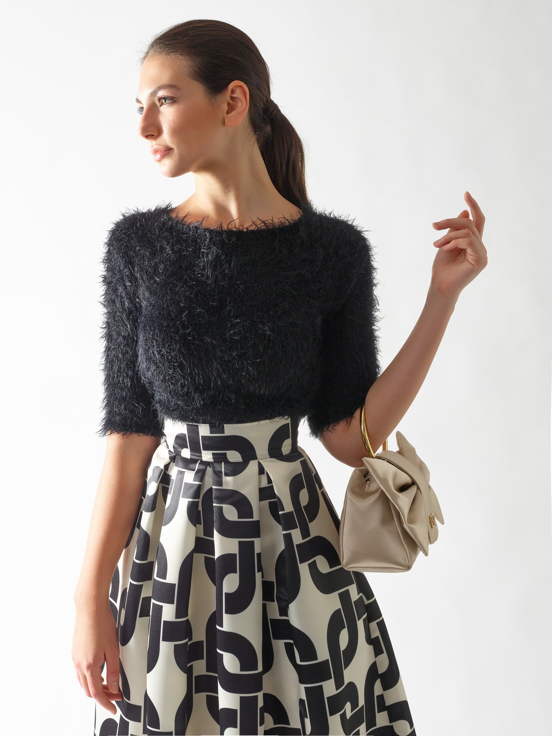 Rinascimento maglia furry colore nero