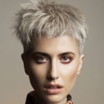 Taglio capelli corti scalati e sfilati 2020
