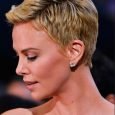 Taglio capelli cortissimi Charlize Theron