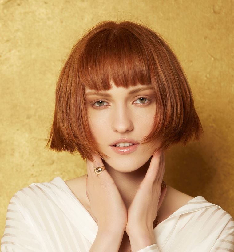 Taglio capelli medio corto a caschetto con frangetta