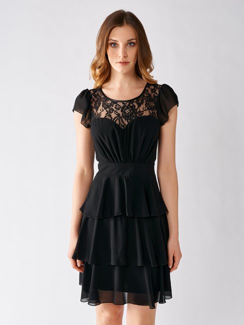 Elegante abitino nero a balze Rinascimento collezione primavera estate 2020 prezzo 79 euro