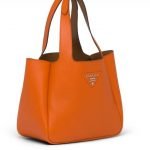 Borsa in pelle arancione Prada primavera estate 2020