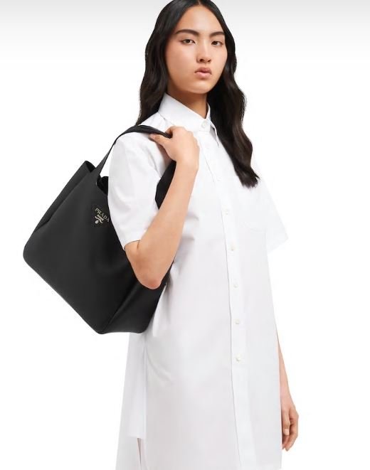 Borsa in pelle nera Prada a spalla 2020
